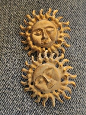 Sun Face Fashion Earings - Gold-Tone